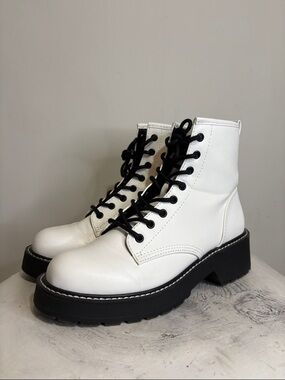 Bright White Chunky Black Conteast Lug Sole Lace Up Combat Boots Madden Girl 8